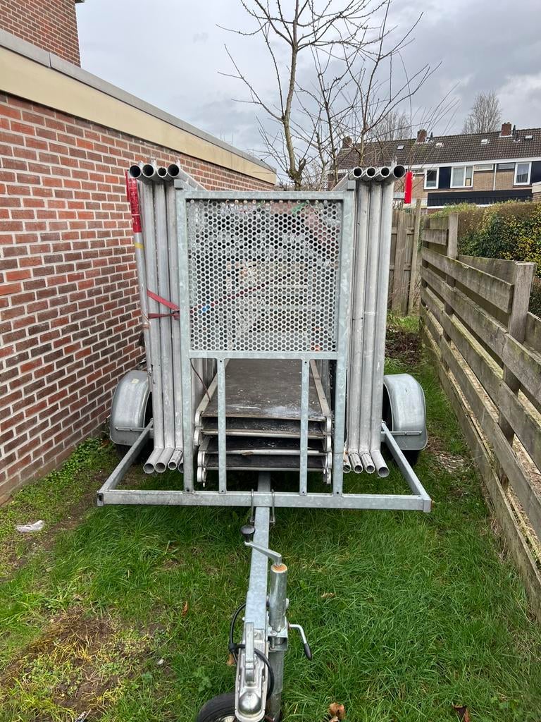 Steiger met aanhanger en inclusief uitvalbasis voor dakkapel, Ophalen, Gebruikt, Gevelsteiger, 5 meter of hoger