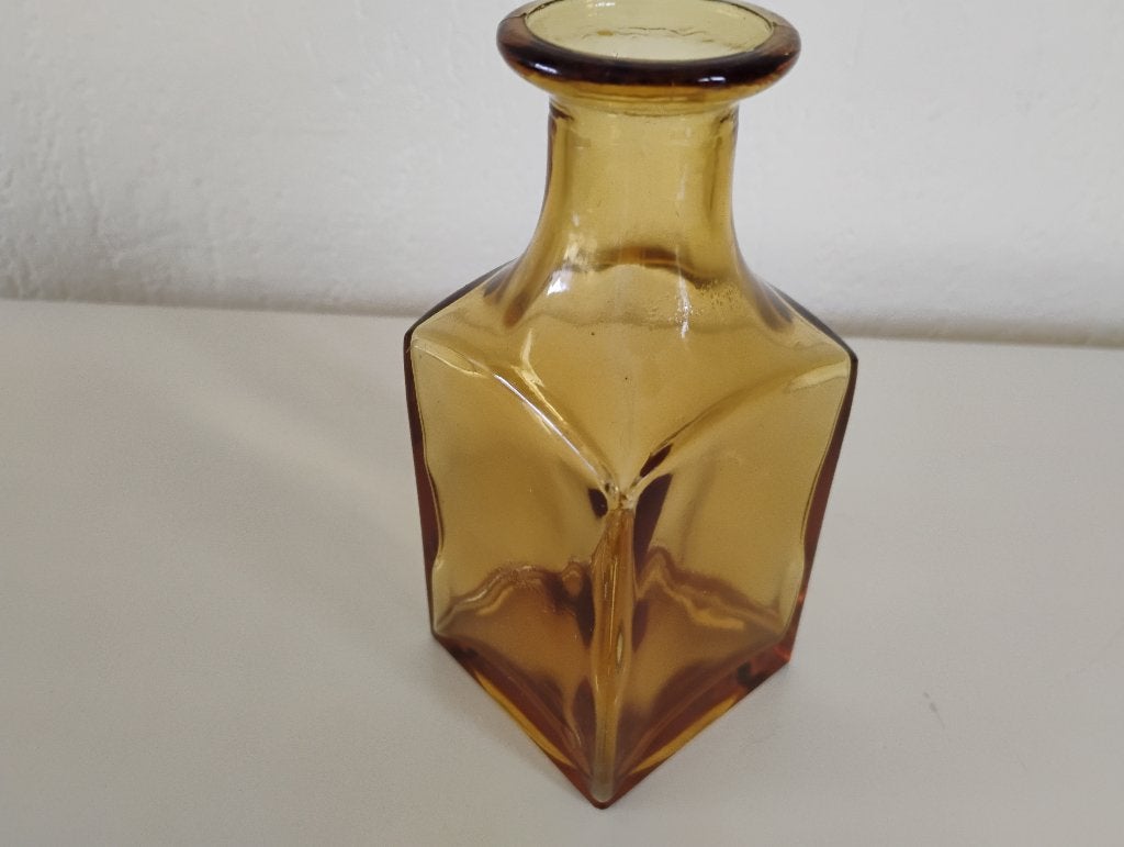 Vaasje amberkleurig glas vintage 14 cm hoog jaren 70, Overige kleuren, Ophalen of Verzenden, Minder dan 50 cm, Glas