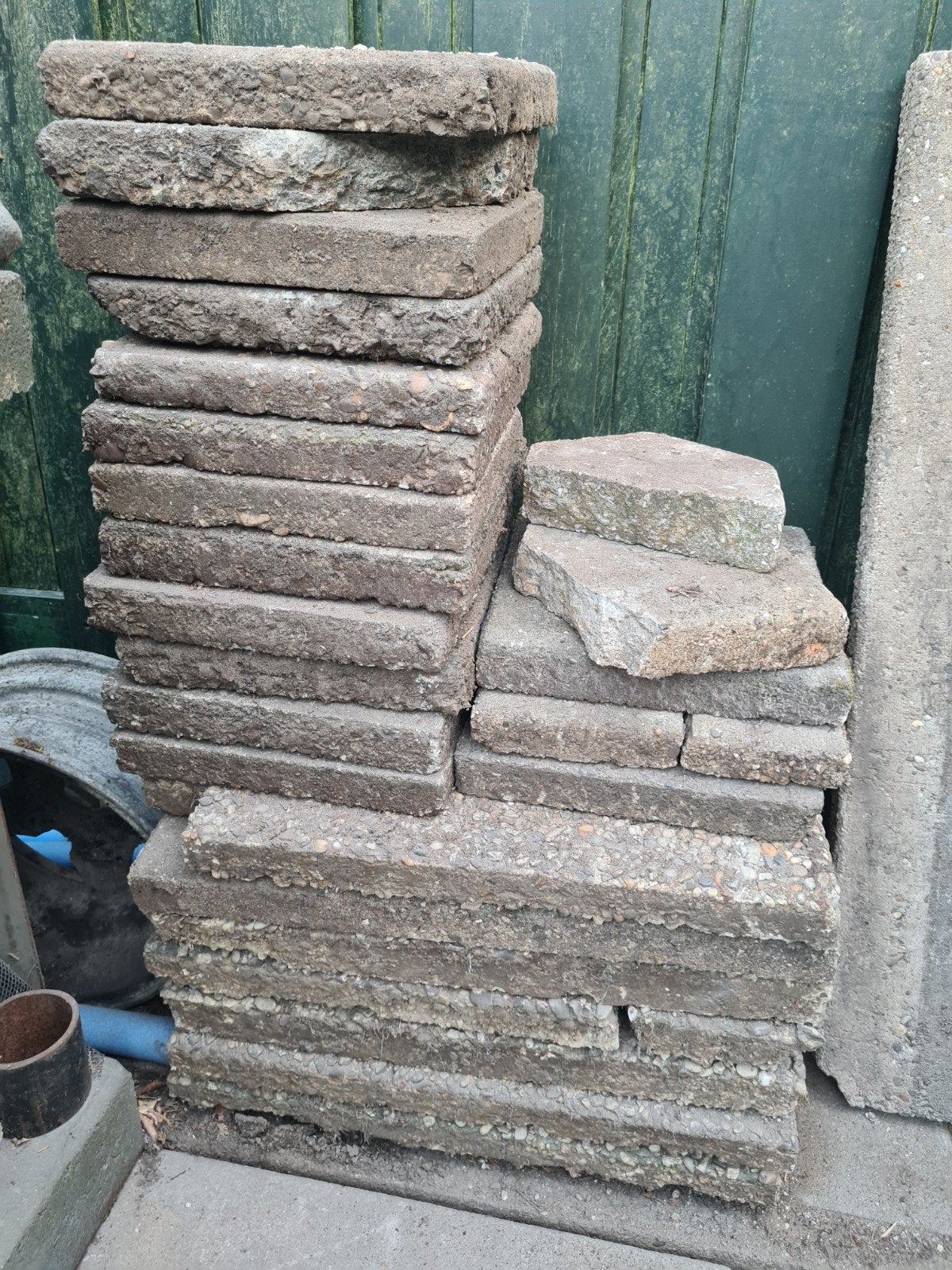 GRATIS 6 Grindtegels 60x40 en 18 Betontegels 30x30 tegels, Ophalen, Gebruikt, Beton, Terrastegels