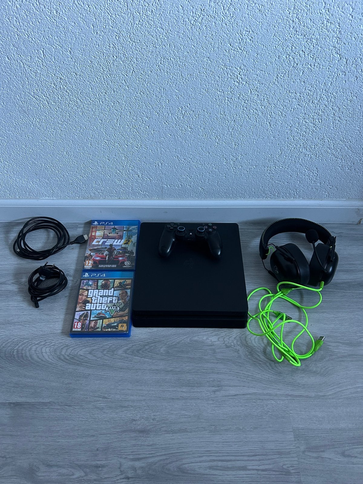 PlayStation 4 500gb met 2 spellen & headset, Spelcomputers en Games, Ophalen of Verzenden, Zo goed als nieuw, Met 1 controller