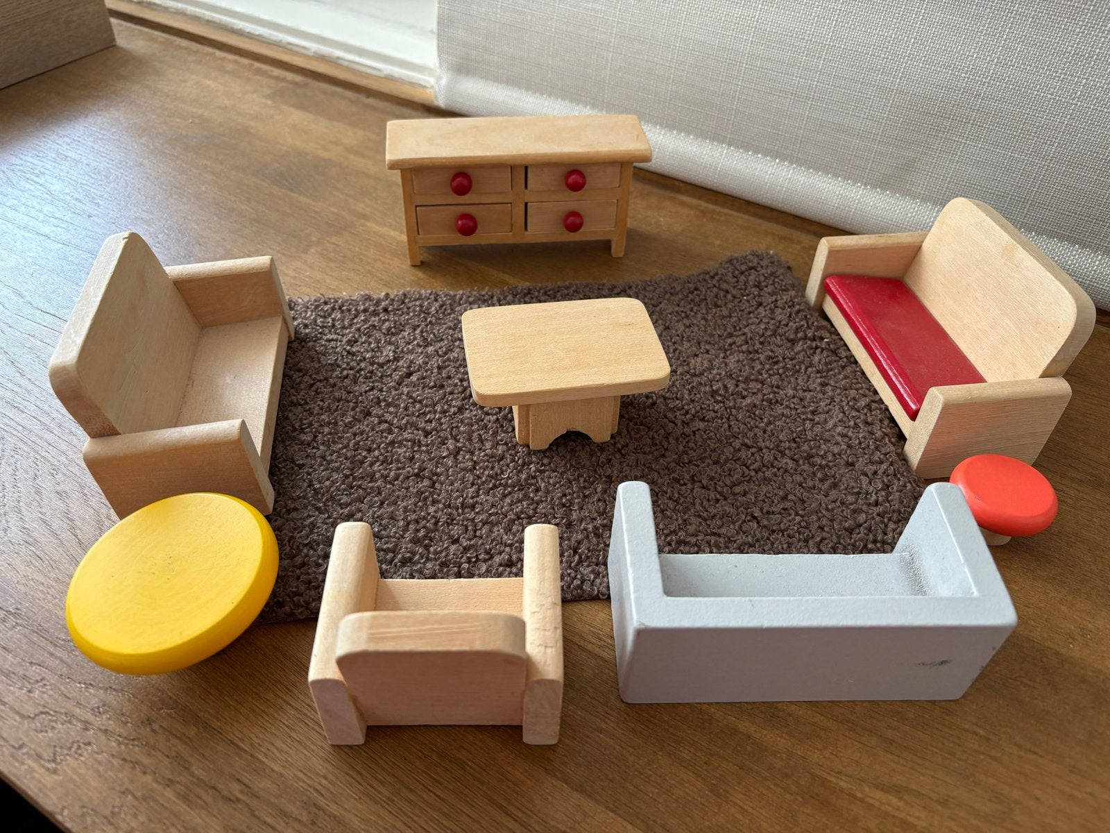 Houten poppenhuis meubels woonkamer set + vloerkleed, Ophalen of Verzenden, Zo goed als nieuw, Poppenhuis