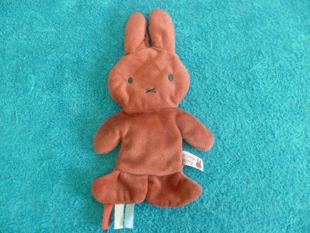 Bruin velours plat Nijntje Miffy / knisper / labels, Overige typen, Ophalen of Verzenden, Zo goed als nieuw, Wasbaar