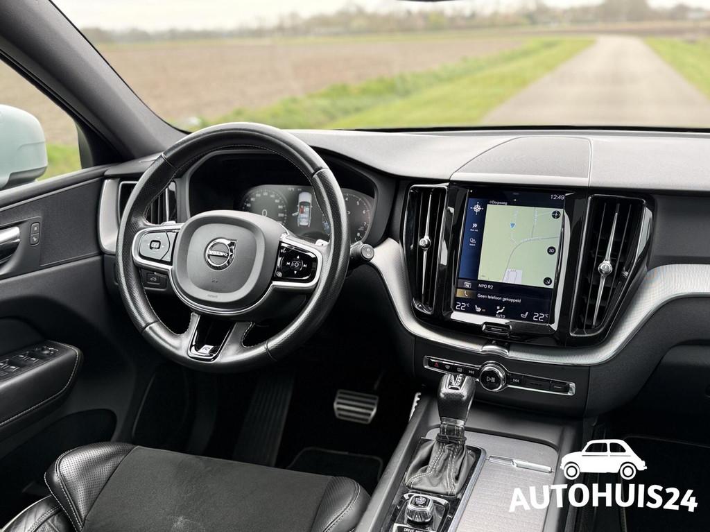 Volvo XC60 2.0 T4 R-Design PANO TREKHAAK LED HEAD-UP, Gebruikt, Zwart, 14 km/l, Bedrijf