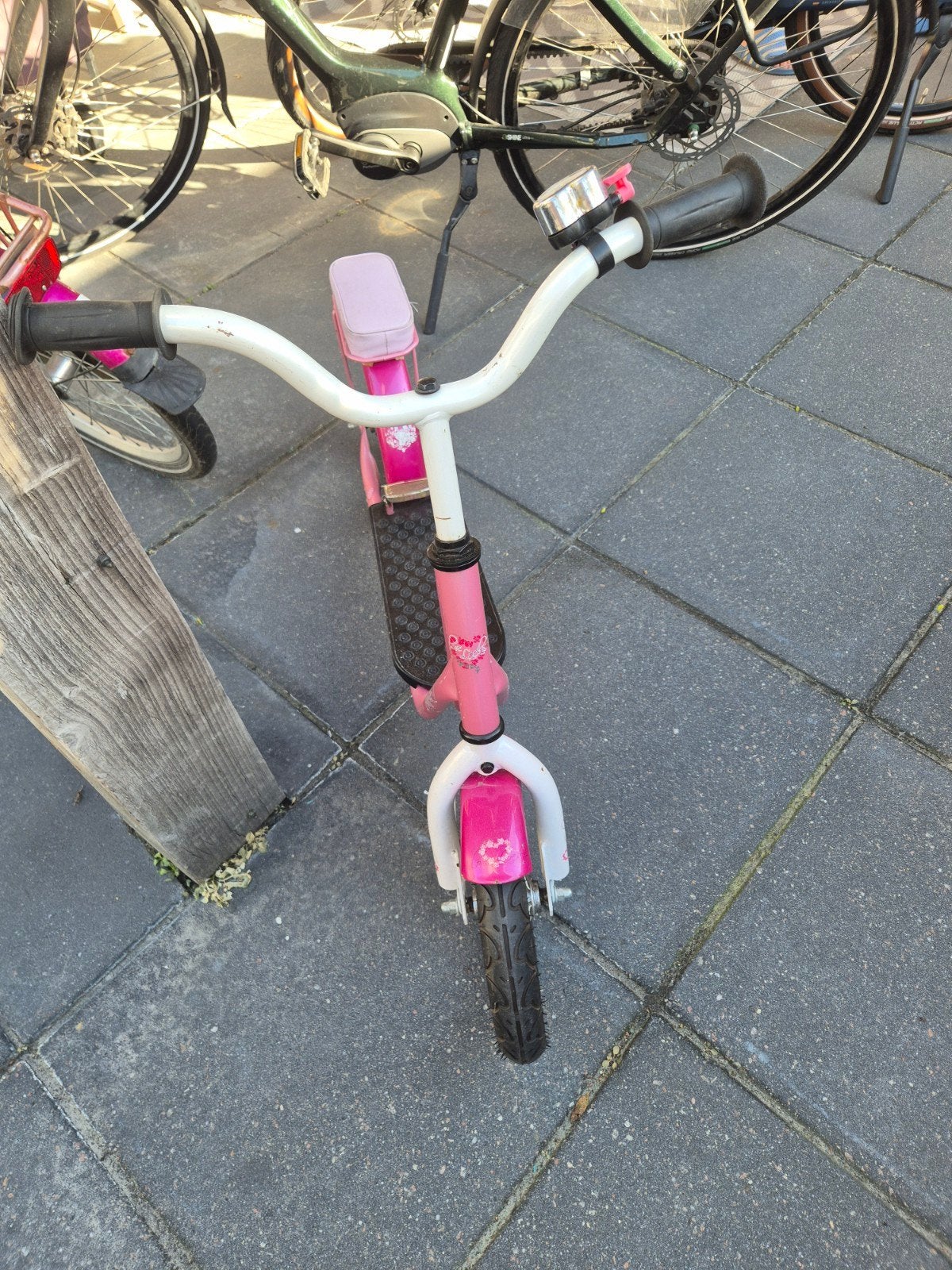 Roze stepje met bel - Goede staat, banden oppompen, Fietsen en Brommers, Ophalen