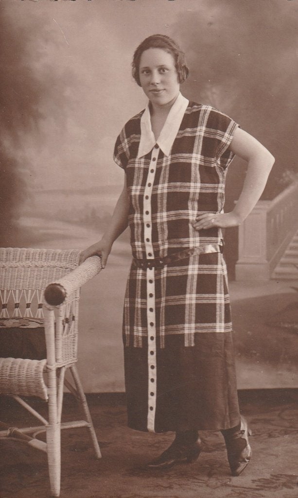 fotokaart  -   dame, Verzenden, Voor 1940, Zo goed als nieuw, Klederdracht