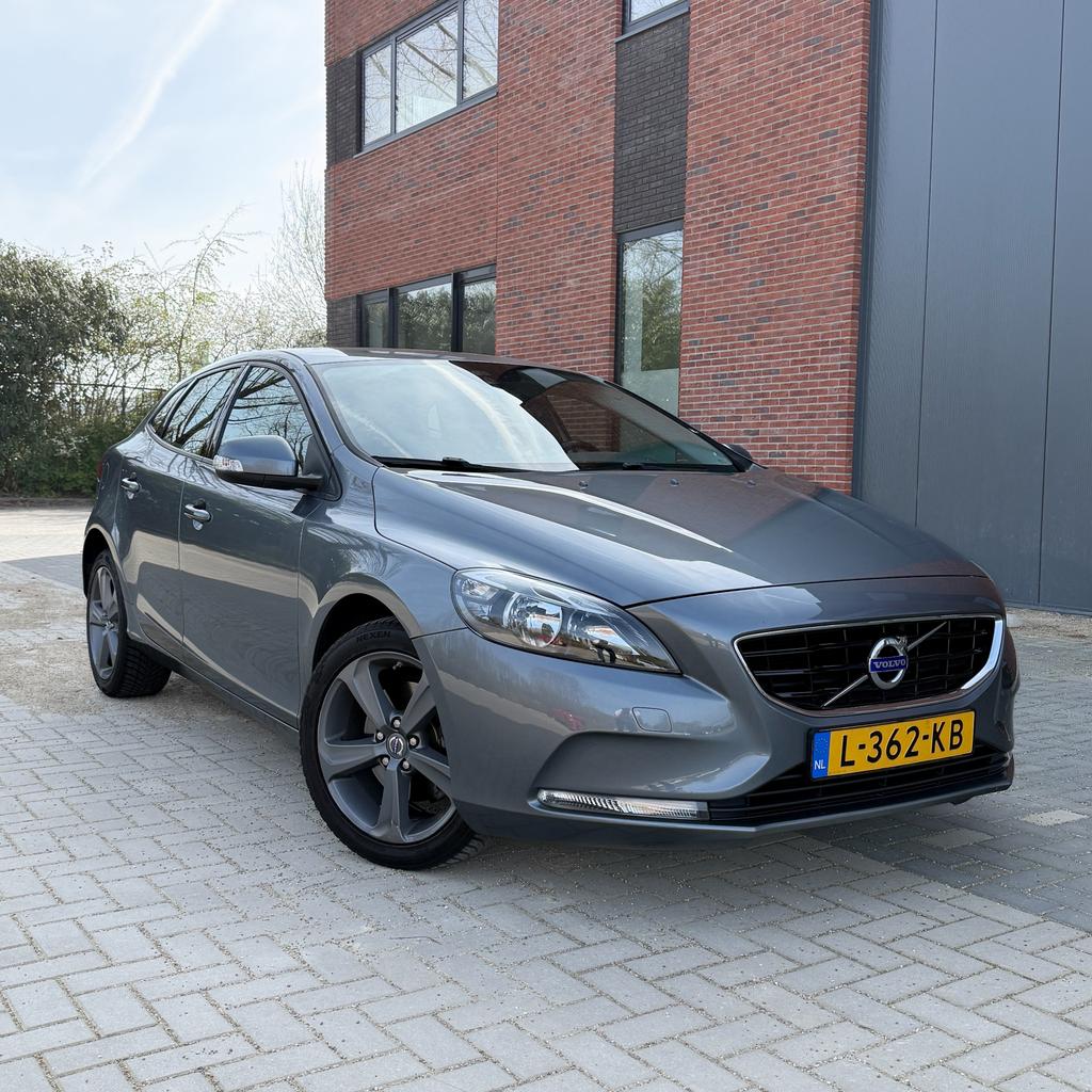Volvo V40 T2 120PK 2014 stoel/voorruitverwarming, Auto's, Volvo, Voorwielaandrijving, 1596 cc, 4 cilinders, 19 km/l