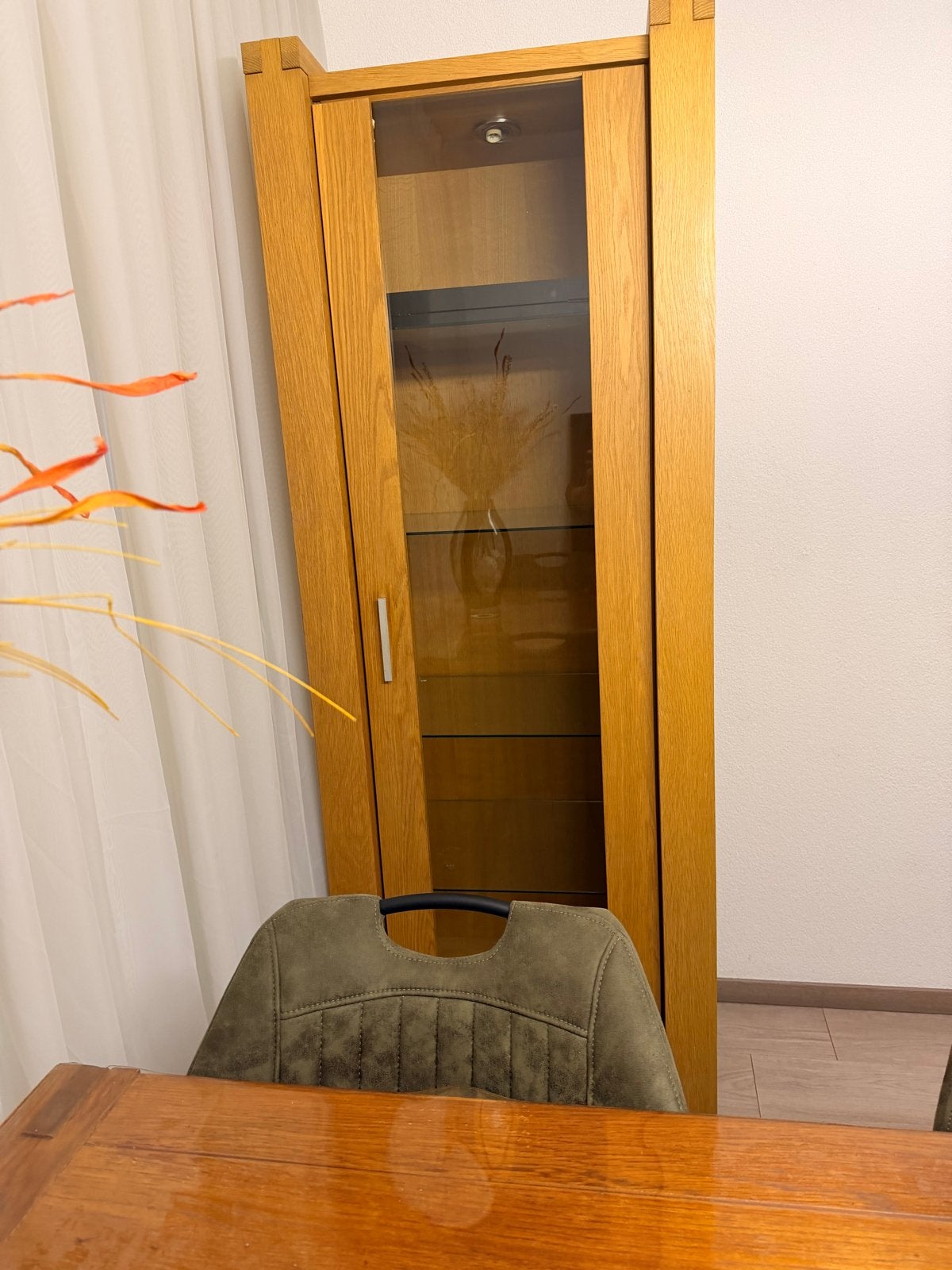 Eikenhouten vitrinekast en salontafel met glasplaat, Ophalen, 100 tot 150 cm, Eikenhout, Zo goed als nieuw