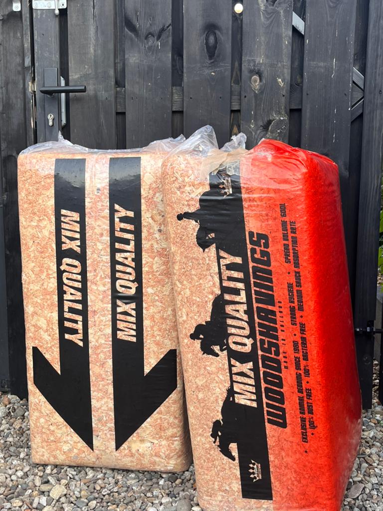 2 balen mix quality woodshavings, Tuin en Terras, Haardhout, Minder dan 3 m³, Ophalen