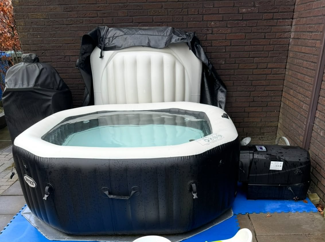 Intex Jacuzzi met zoutcel waterreiniger, Tuin en Terras, Ophalen, Gebruikt, Opblaasbaar, Intex