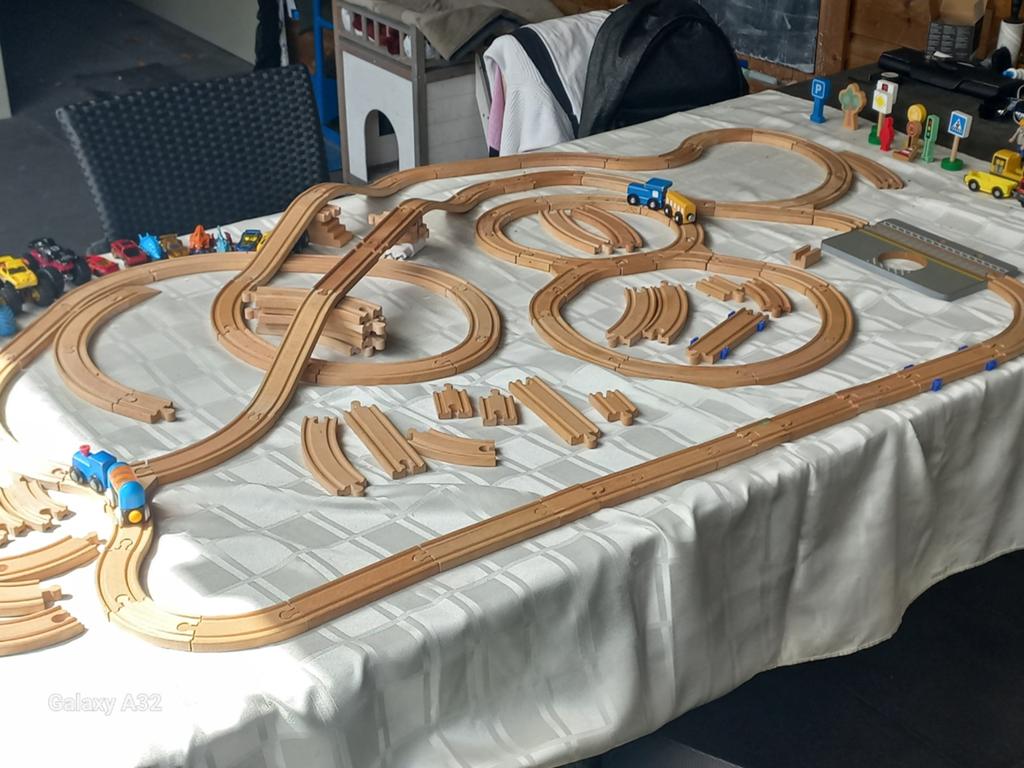 Houten trein met wagons en veel houten sporen, Kinderen en Baby's, Speelgoed | Speelkleden, Ophalen of Verzenden