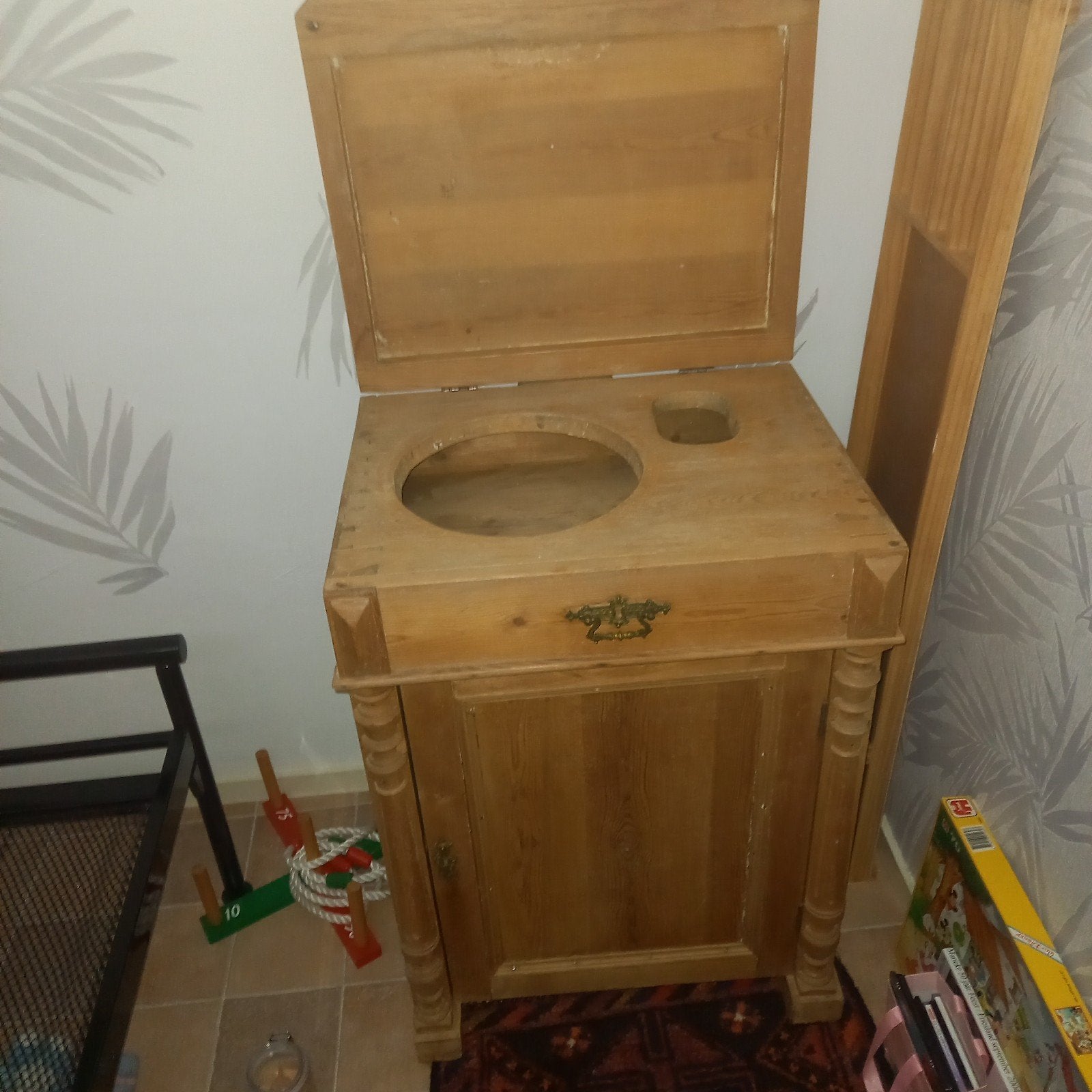 Vintage Commode/Wastafelkastje., Antiek en Kunst, Ophalen