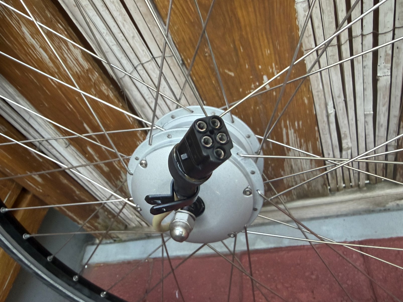Gazelle Voor Wiel Motor,28 inch,5 pin,Werk %100 goed, Fietsen en Brommers, Ophalen, Motor