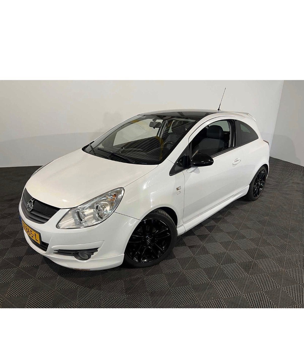 Opel Corsa 2009 Wit, Auto's, Opel, Particulier, Corsa, Benzine, Hatchback, Handgeschakeld, Wit, Zwart, Voorwielaandrijving, Ophalen