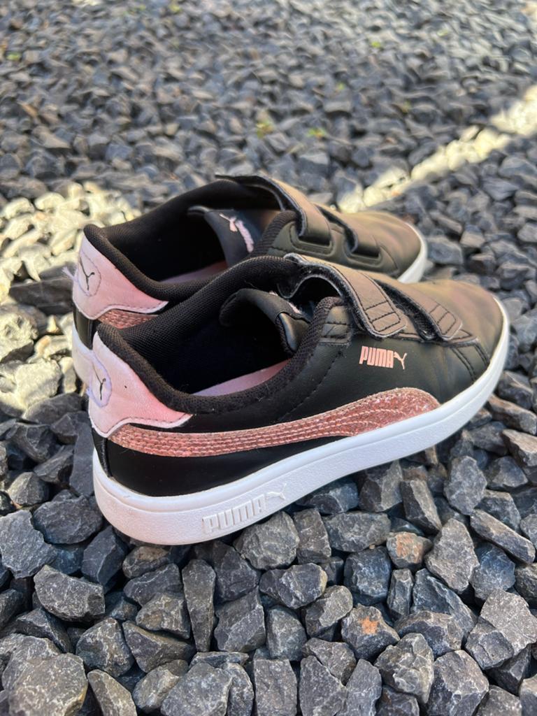 Puma sneakers maat 32 - Zwart met roze details, Ophalen of Verzenden, Zo goed als nieuw, Meisje