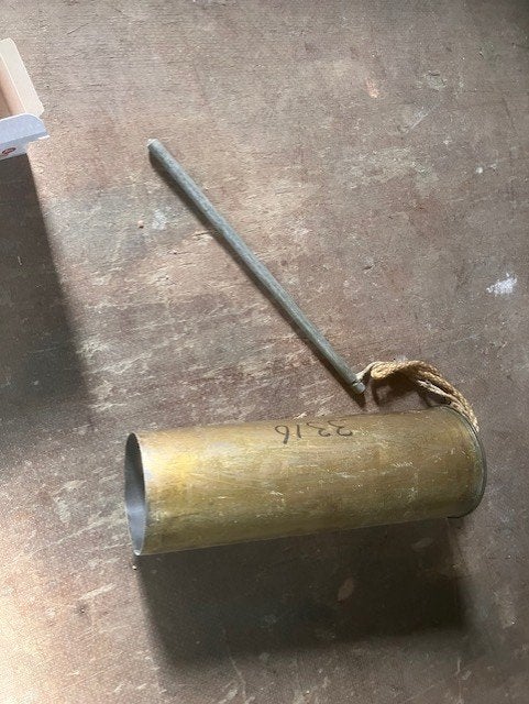 Huls WW 2 1945 in gebruik als alarmbel geweest bij defensie, Verzamelen, Ophalen of Verzenden, Landmacht, Nederland, Hulzen of Bodemvondsten