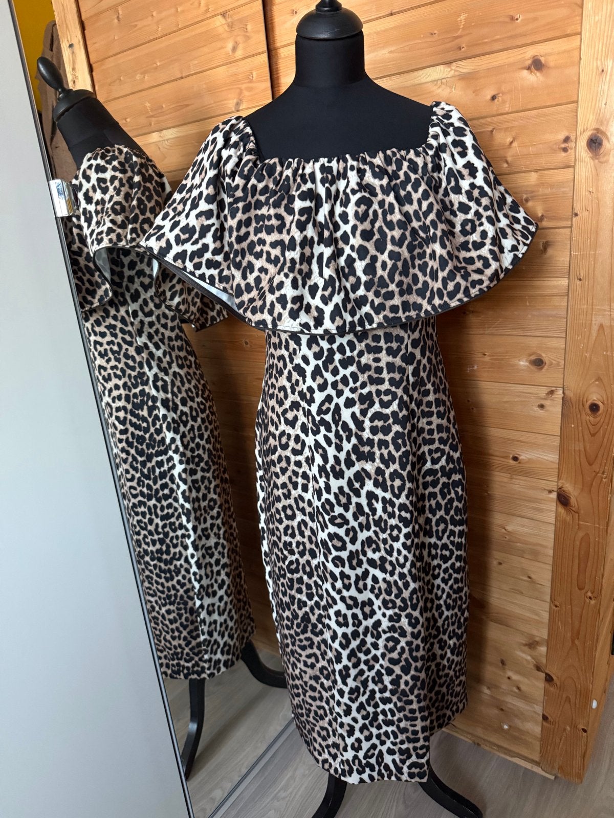 Leopardprint Jurk Off-Shoulder H&M- Maat 38 nieuw, Kleding | Dames, Maat 38/40 (M), Overige kleuren, Nieuw, Ophalen of Verzenden