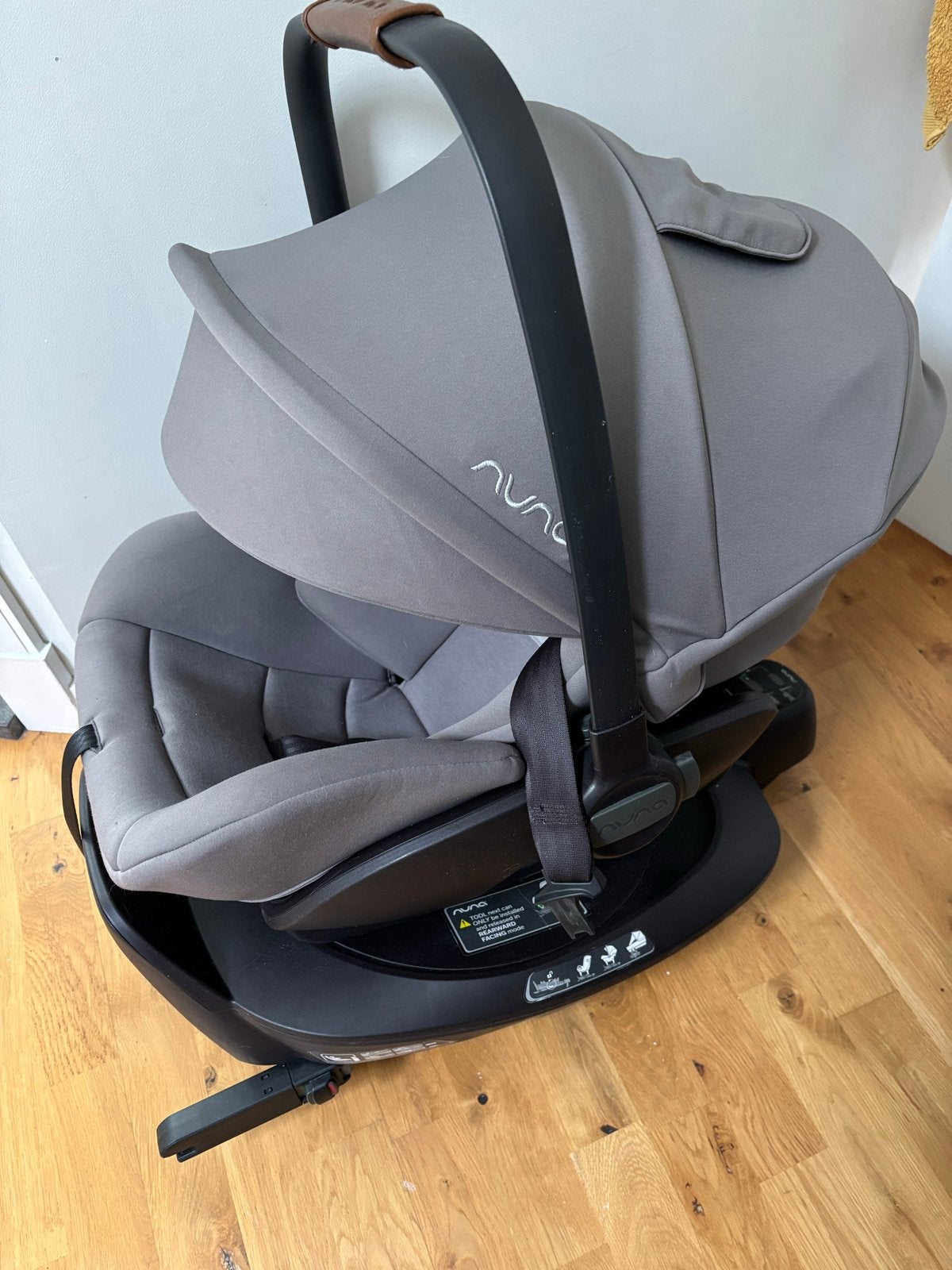 Nuna Pipa Next autostoel met Nuna Base 360 - Goede staat, Gebruikt, Slaapstand, Isofix, 0 t/m 13 kg