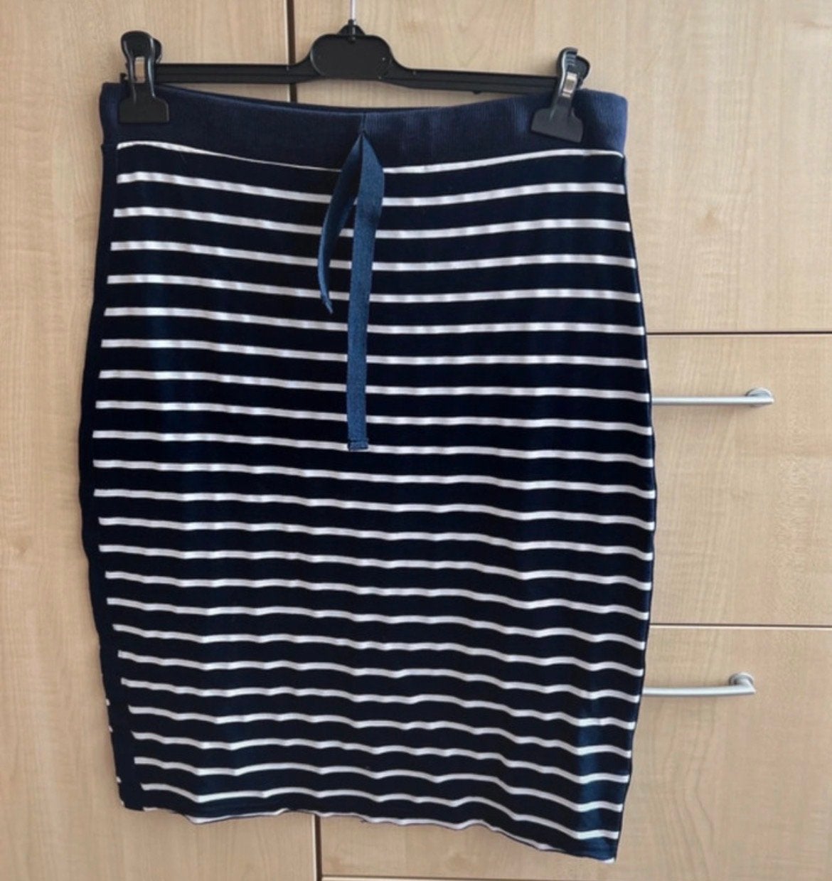 Gestreepte kokerrok - Donkerblauw met wit, Maat 38/40 (M), Blauw, Ophalen of Verzenden, Zo goed als nieuw