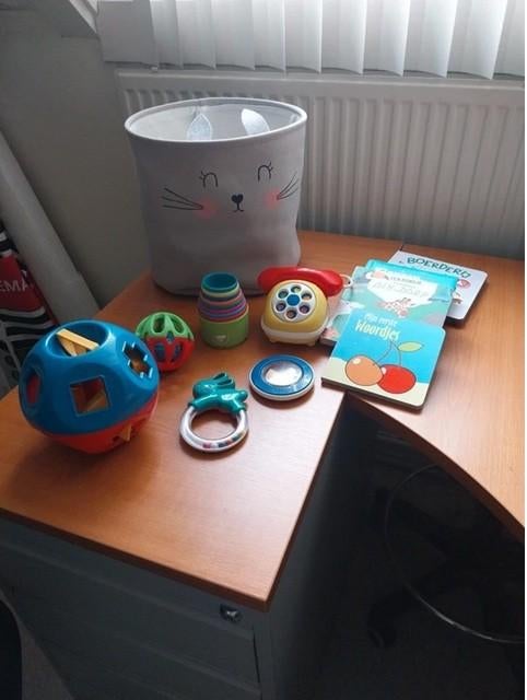 baby speelgoed mand met inhoud, Kinderen en Baby's, Ophalen of Verzenden, Zo goed als nieuw, Overige typen, Met geluid