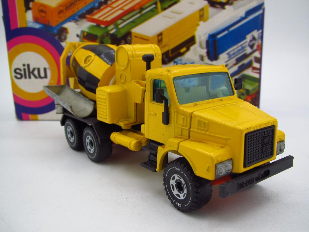 Siku - 2817 Volvo N12 Betonmixer met doos 1:55, Ophalen of Verzenden, Zo goed als nieuw, Bus of Vrachtwagen, SIKU