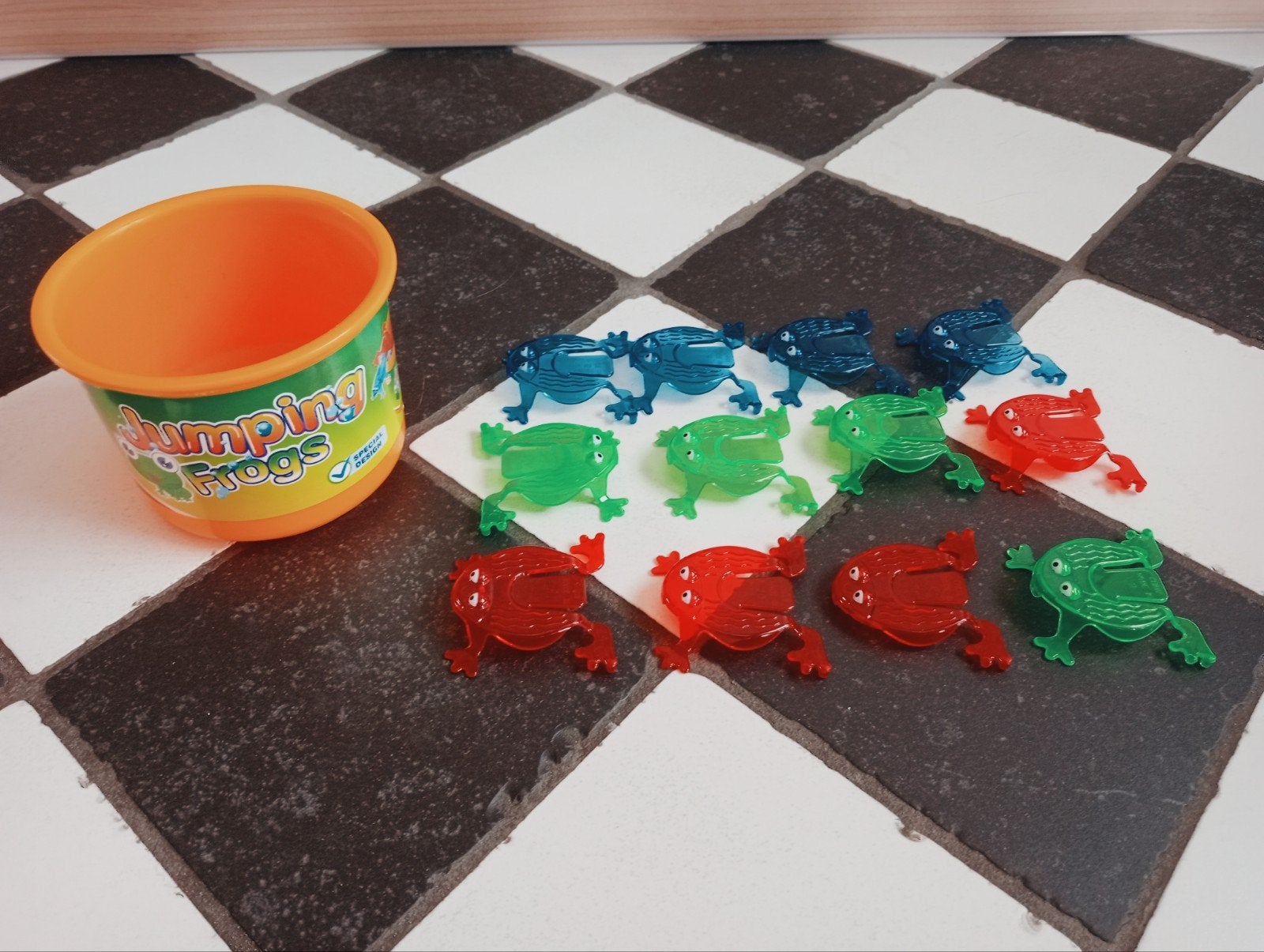 Jumping Frogs spel (soort vlooienspel) prima staat, Een of twee spelers, Ophalen of Verzenden, Gebruikt