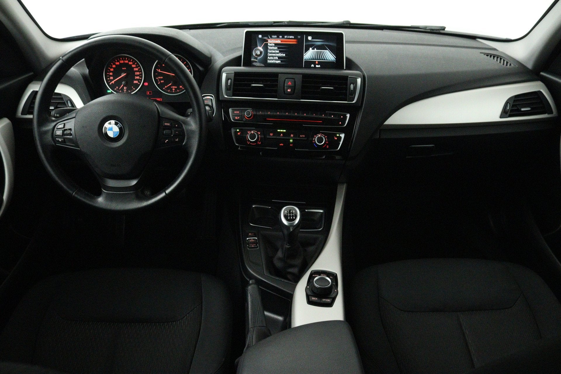 BMW 1-serie 116i Sport (MULTIMEDIA, LM VELGEN, STUURBEDIENIN, Auto's, BMW, 1-Serie, Zwart, Start-stop-systeem, 3 cilinders