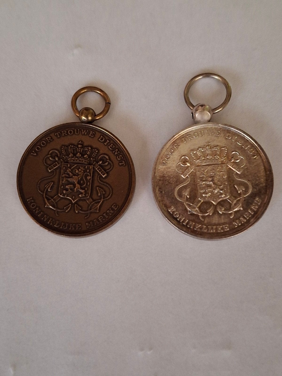 Medailles Trouwe Dienst Marine 12 en 24 jaar Grootmodel, Verzenden, Marine, Nederland, Lintje, Medaille of Wings