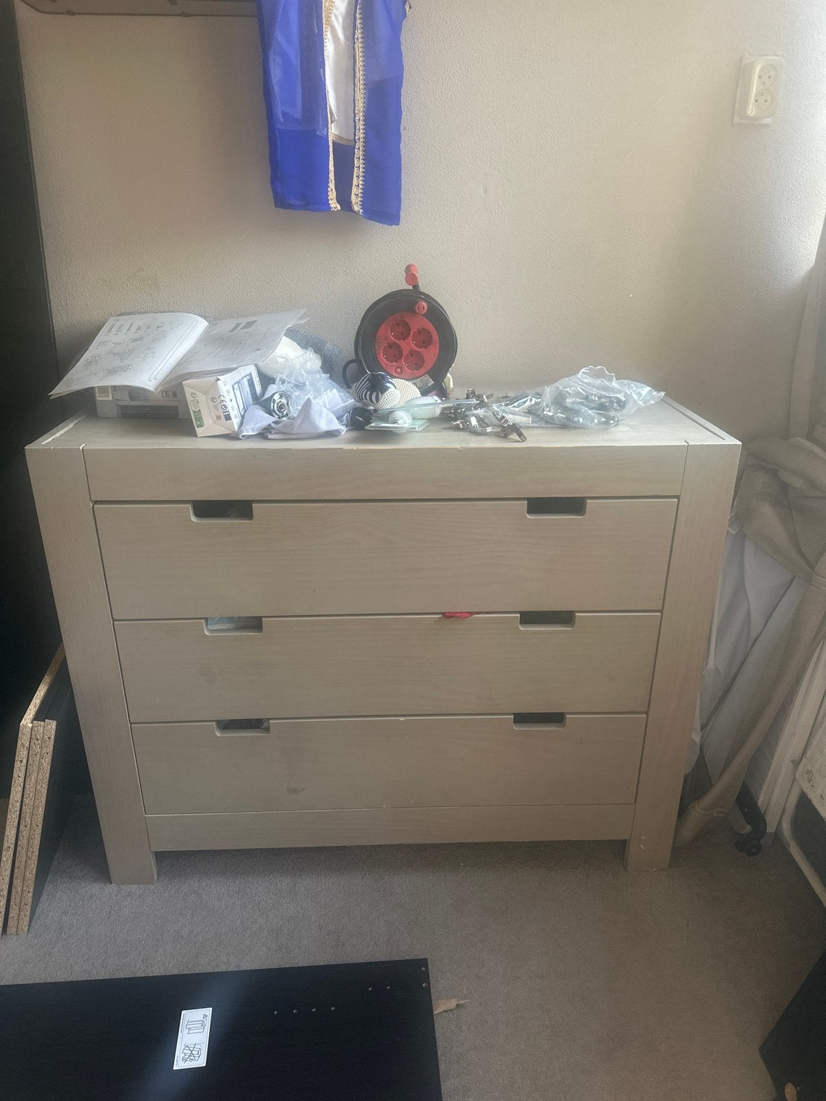 Commode met gebruikerssporen gratis af te halen in Assen, Ophalen, Gebruikt, 50 tot 70 cm, 75 tot 100 cm