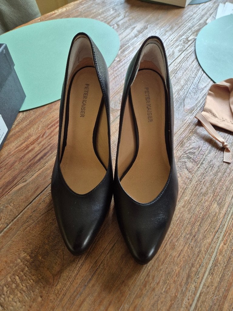 Nieuwe zwarte pumps met hoge hak van Peter Kaiser, Kleding | Dames, Schoenen, Verzenden, Zo goed als nieuw, Zwart