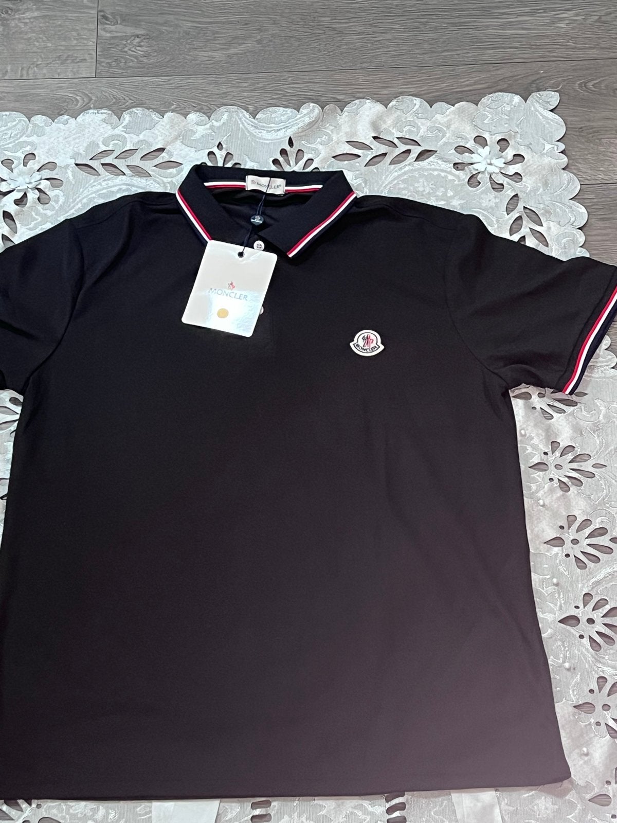 Moncler Polo Shirt Zwart - Nieuw met label, Ophalen of Verzenden, Nieuw, Maat 48/50 (M), Zwart