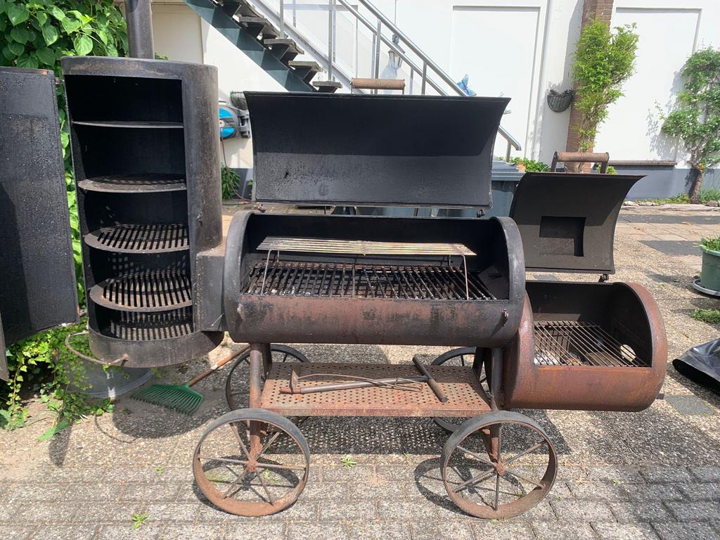 Robuuste Smoker BBQ - 8mm staal, groot oppervlak, Tuin en Terras, Houtskoolbarbecues, Ophalen, Zo goed als nieuw