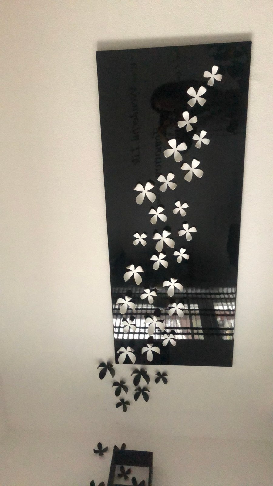 Moderne Zwarte Wanddecoratie met Witte Bloemen 146x59cm, Ophalen, Gebruikt, Zwart, Decoratieobject