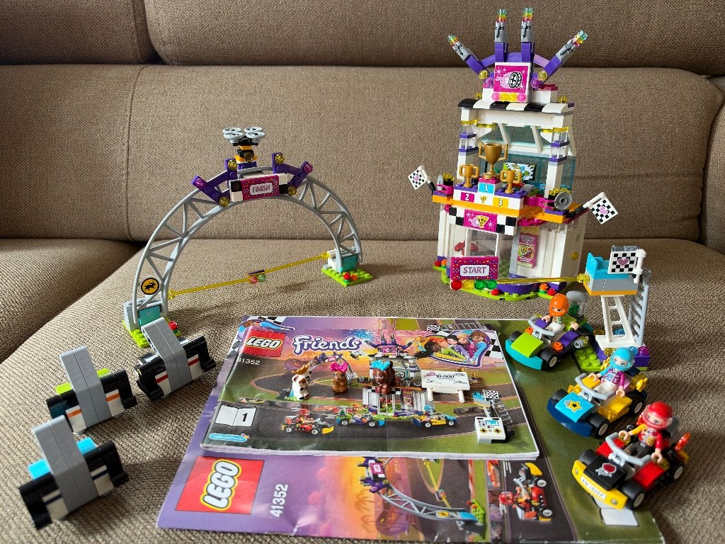 Lego Friends 41352 - Big Race Day, Gebruikt, Lego, Friends, Ophalen of Verzenden