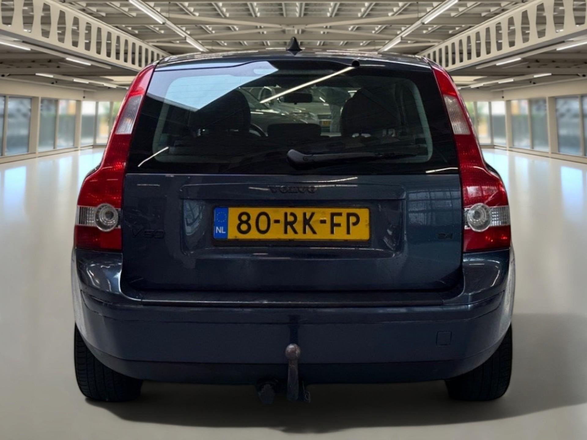 Volvo V50 2.4 Momentum Trekhaak, carkit..., Auto's, Stof, Gebruikt, Zwart, 700 kg