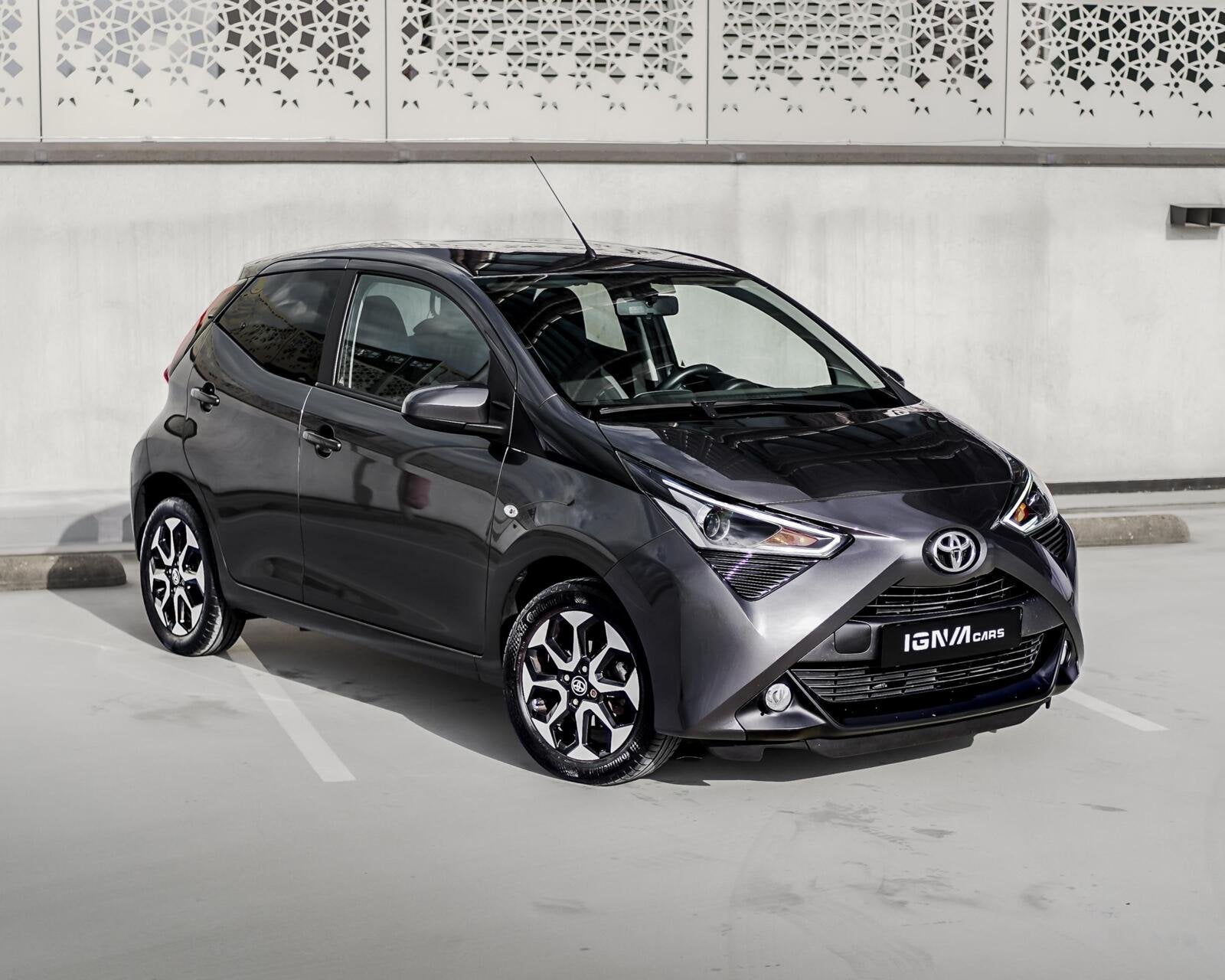 Toyota Aygo 1.0 VVT-i AUT | NAP | 1 EIG | CARPLAY | CAMERA, Parkeersensor, Stof, 4 stoelen, Origineel Nederlands