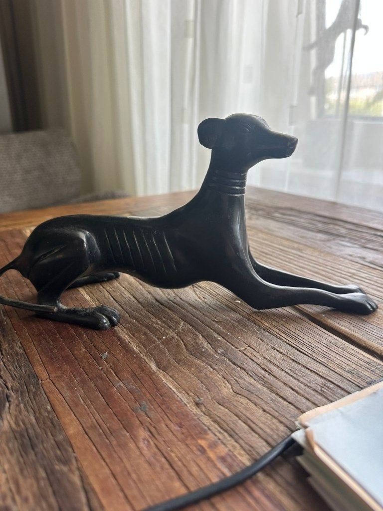 brons beeld liggende windhond whippet hazewindhond, Ophalen of Verzenden