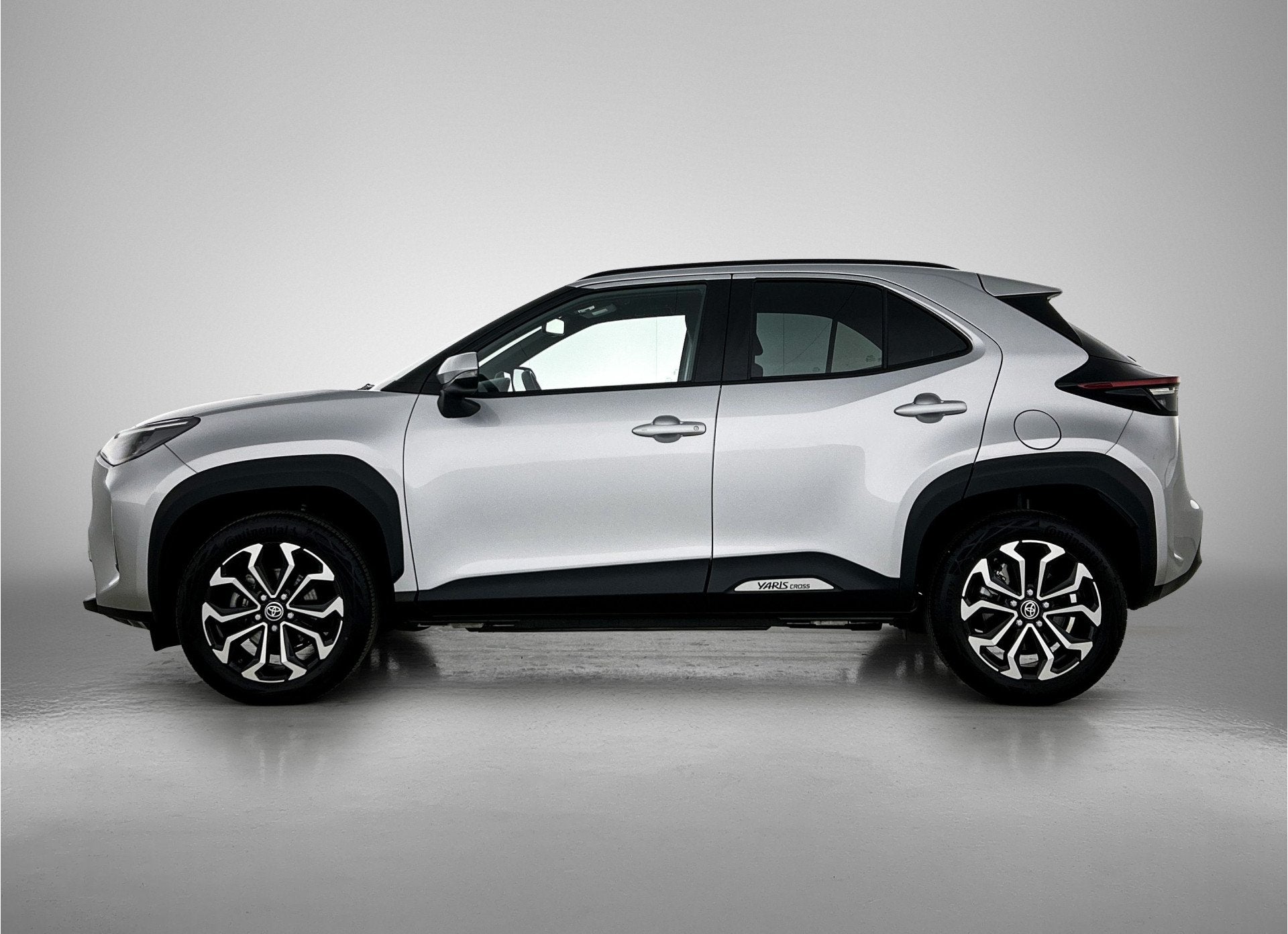 Toyota Yaris Cross 1.5 Hybrid 115 First Edition | BTW Voertu, Stof, Gebruikt, 116 pk, Bedrijf