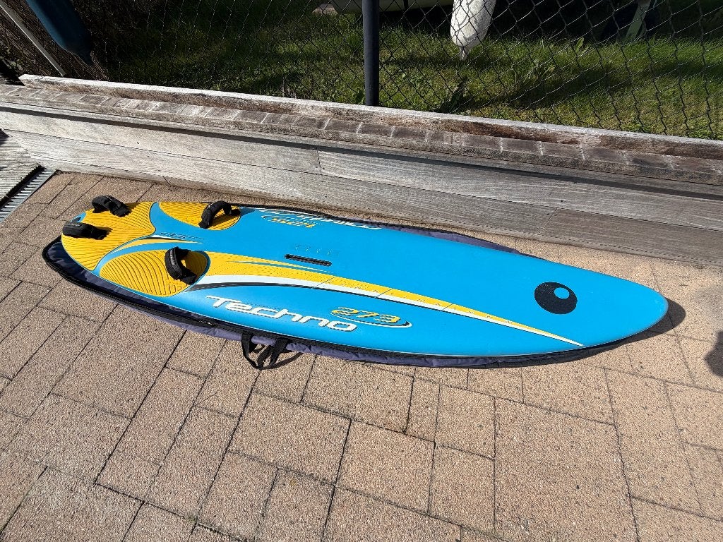 Complete windsurfset BIC Techno 273 125L 3 zeilen, 2 masten, Watersport en Boten, Ophalen, Gebruikt, 5 tot 6.5 m², 250 tot 300 cm