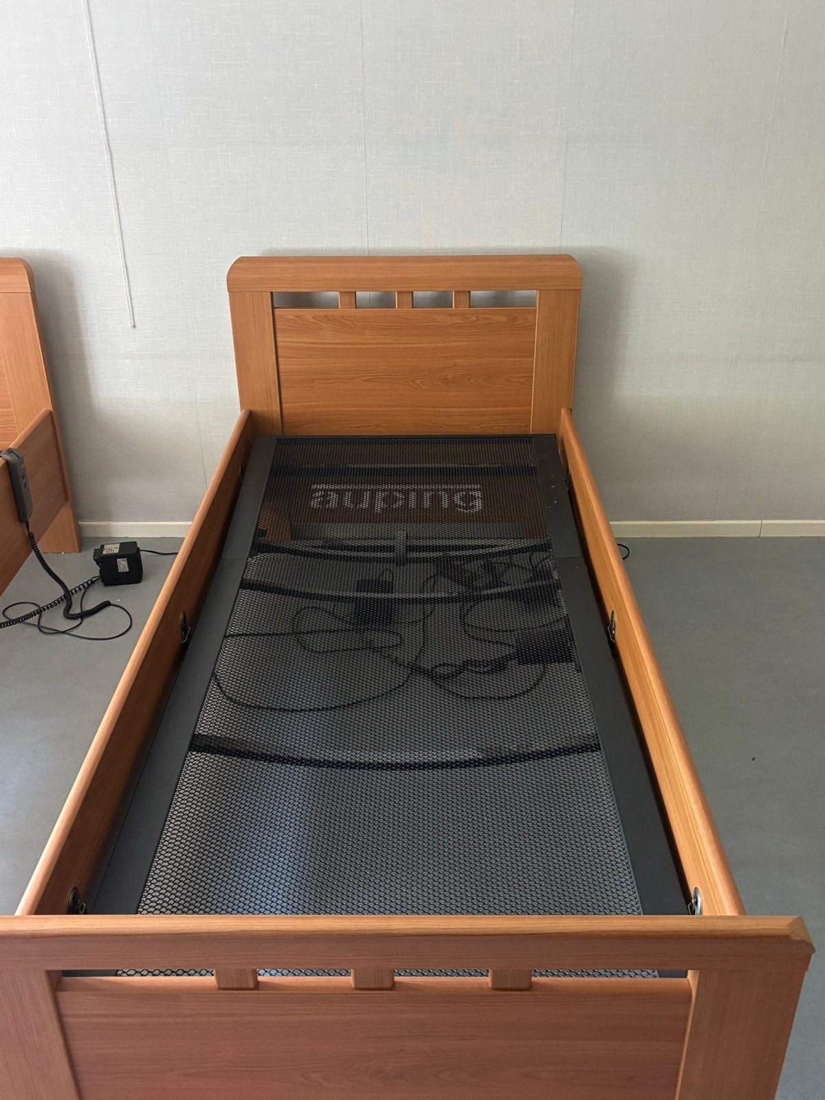 Auping eenpersoonsbed met verstelbare spiraalbodem, Ophalen, 90 cm, Eenpersoons, Bruin