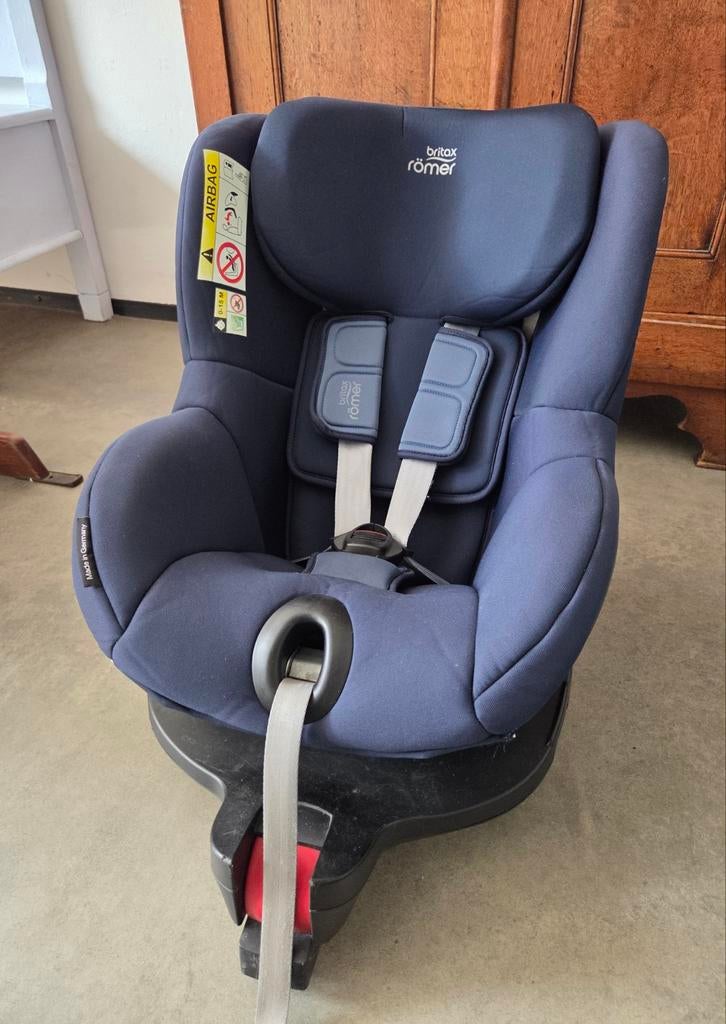Britax Römer Dualfix i-size - zeer goede staat + verkleiner, Kinderen en Baby's, Autostoeltjes, Ophalen, Romer, Gebruikt, 15 t/m 36 kg