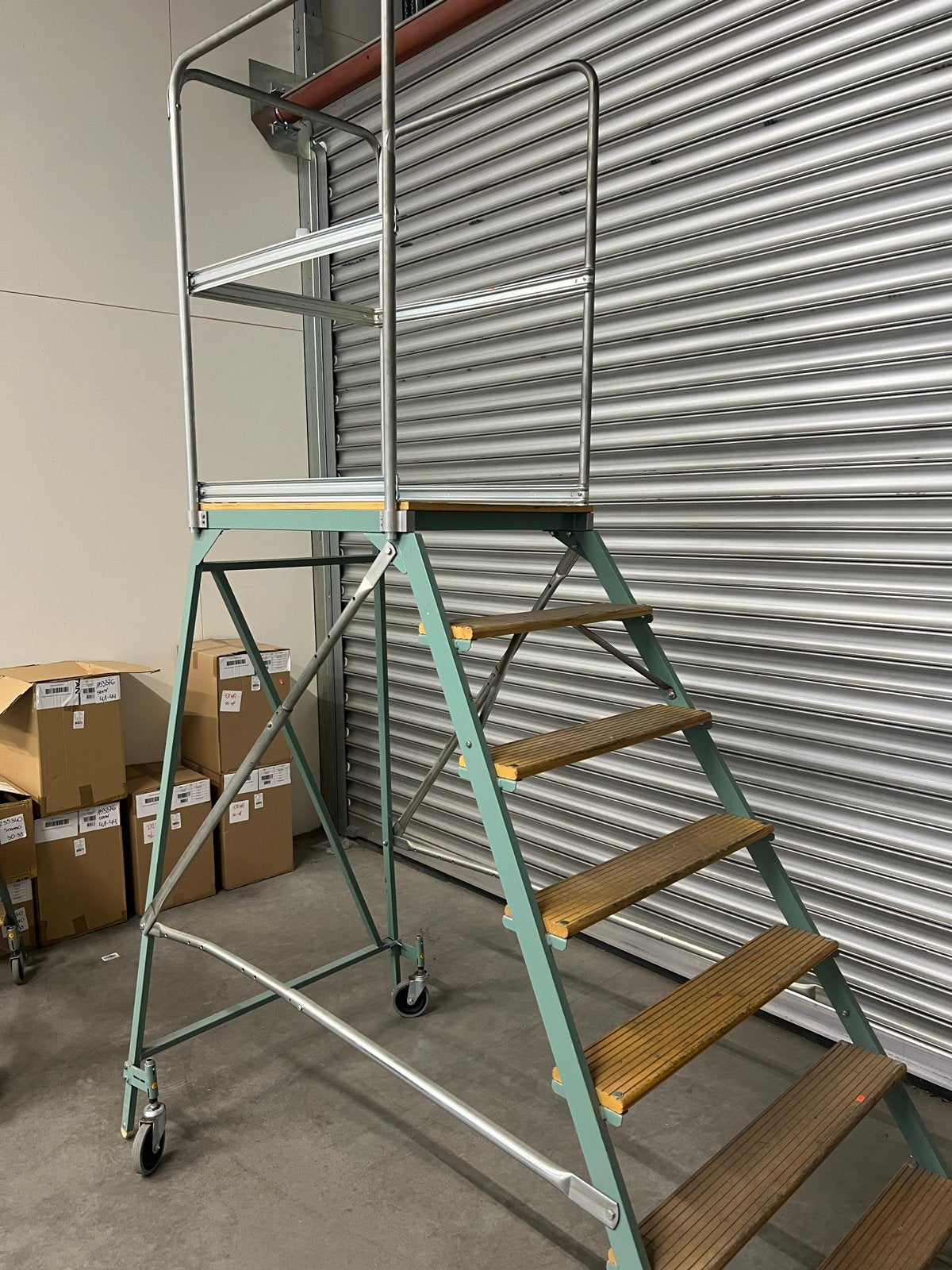 Haca Leitern Magazijntrap Platformtrap Bordestrap 1.69m, Doe-het-zelf en Verbouw, Ladders en Trappen, Ophalen, Gebruikt