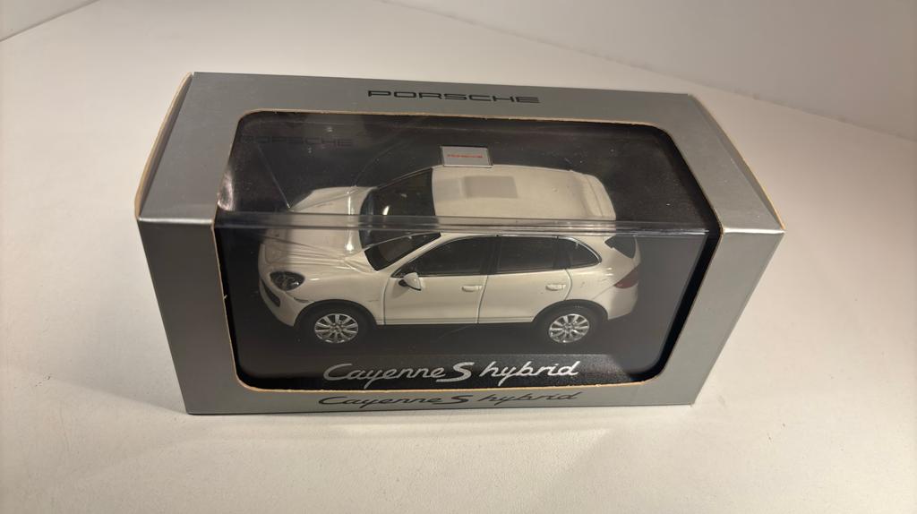 Porsche cayenne s hybrid white minichamps 1.43, Auto, Ophalen of Verzenden, MiniChamps, A