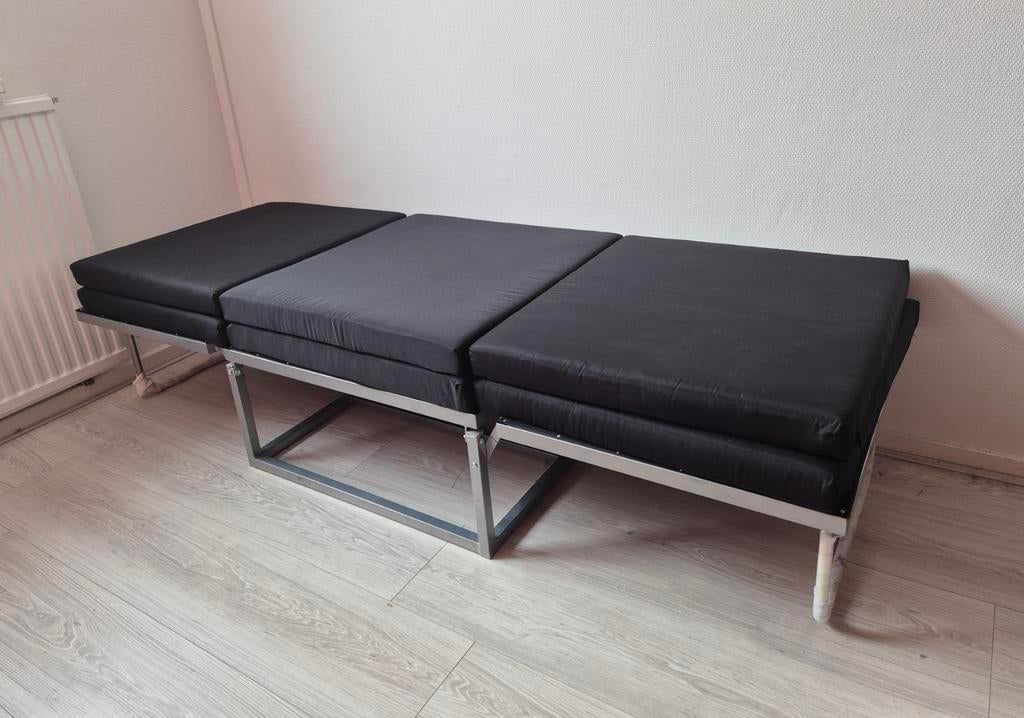 2x Opklapbaar Logeerbed - Compact & Comfortabel, Ophalen, Modern, Compact, Gebruikt, Metaal