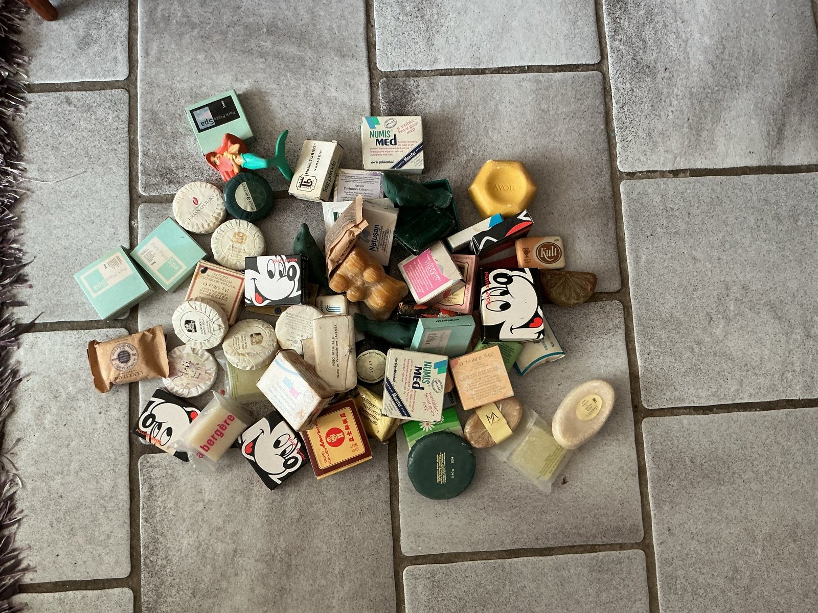 Verzameling van diverse zeepjes, waaronder Disney en hotelze, Verzamelen, Ophalen of Verzenden, Gebruikt