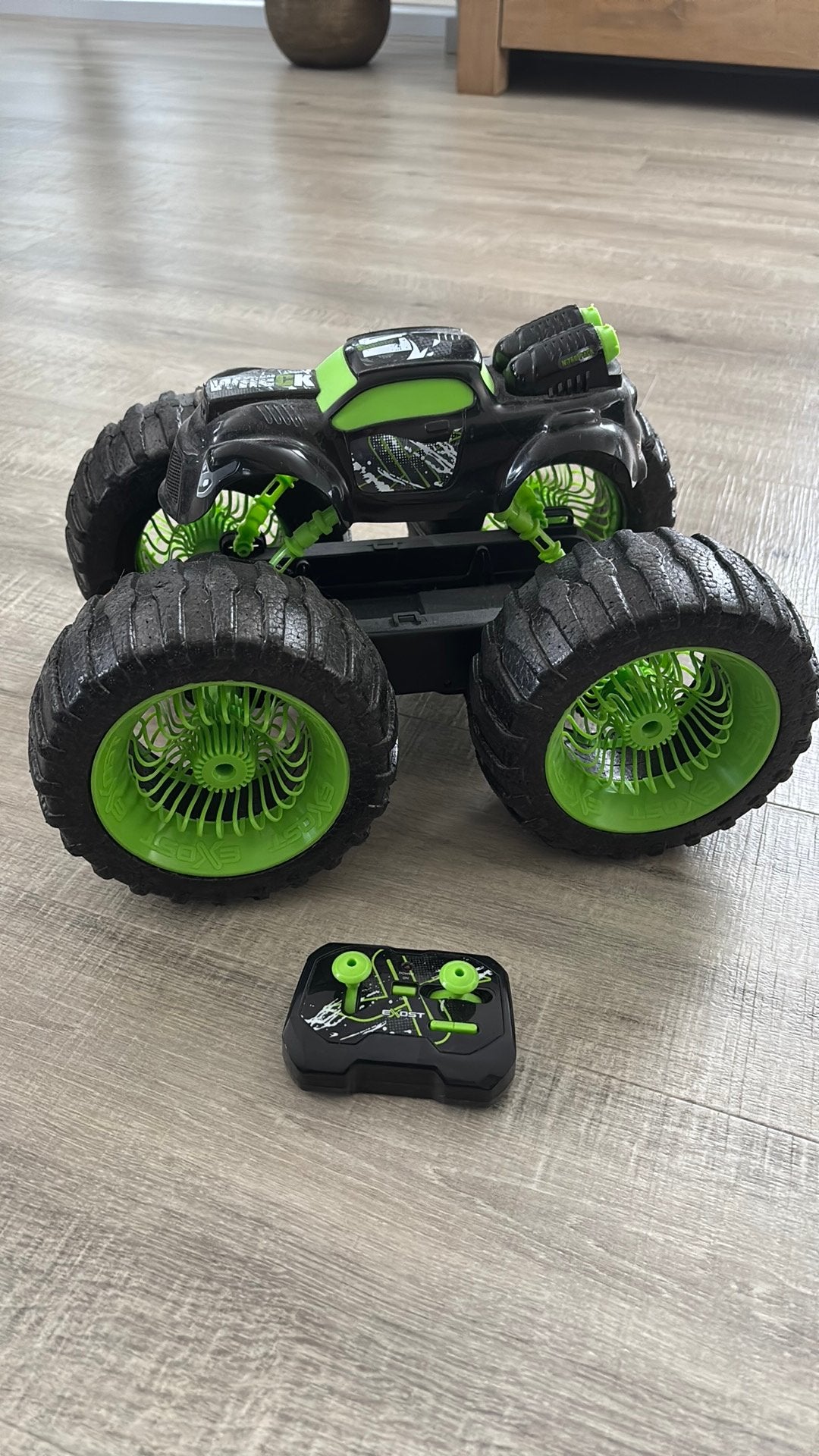Rc auto Exost Rhino Wave 4x4 (schaal 1:8) accu, Ophalen of Verzenden, Zo goed als nieuw, Afstandsbediening