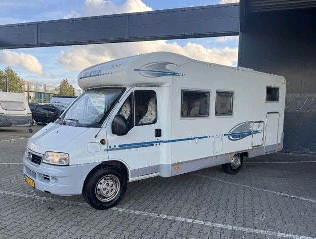Adria coral s 660 sl enkele bedden airco nieuwe banden, Buitenlamp, Fiat, Achteruitrijcamera, Koelkast