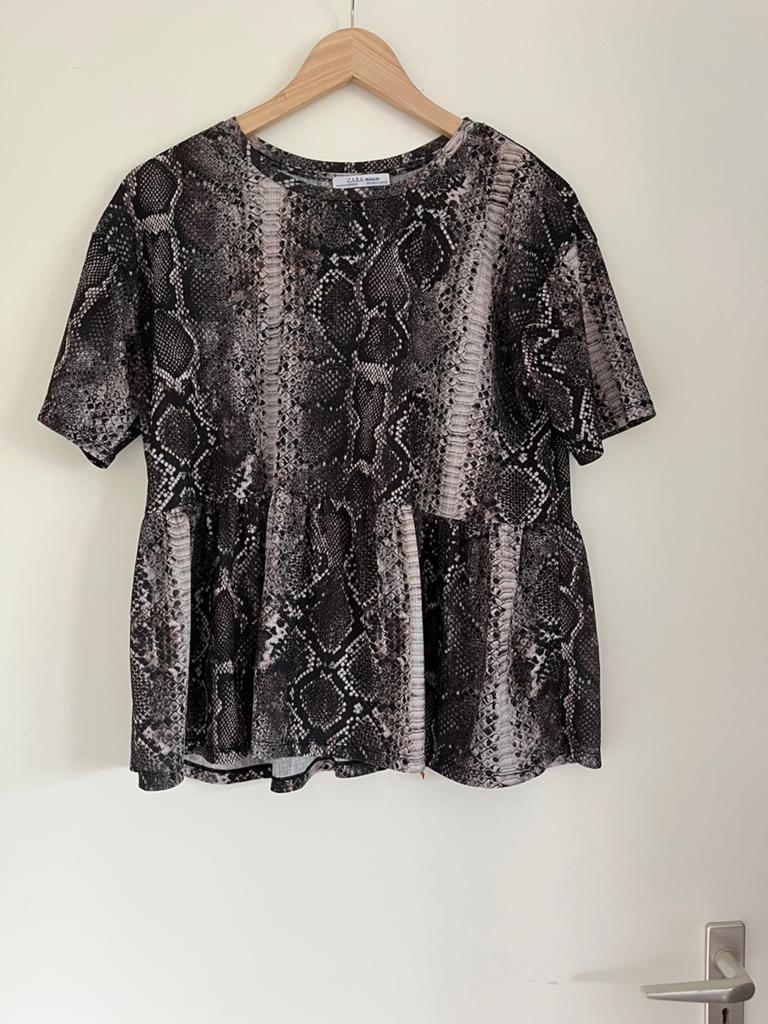 Zwart peplum top / blouse beige slangprint, maat 38/M Zara, Kleding | Dames, T-shirts, Maat 38/40 (M), Zwart, Ophalen of Verzenden