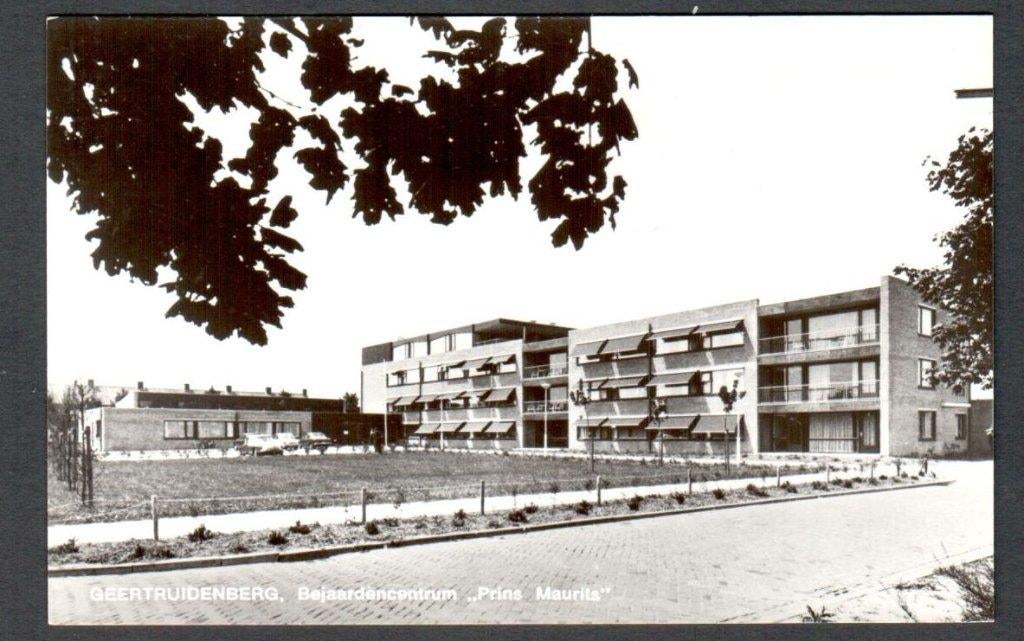 Oude Ansicht GEERTRUIDENBERG Bejaardencentrum Prins Maurits, Verzamelen, Ansichtkaarten | Nederland, Ophalen of Verzenden, 1940 tot 1960