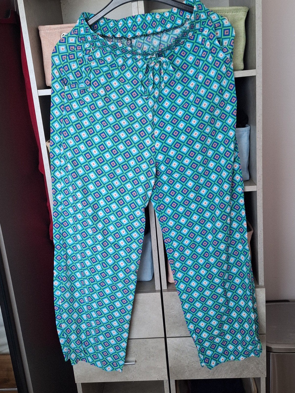 Luchtige lange broek met elastiek in fleurige kleuren, Kleding | Dames, Broeken en Pantalons, Ophalen of Verzenden, Zo goed als nieuw