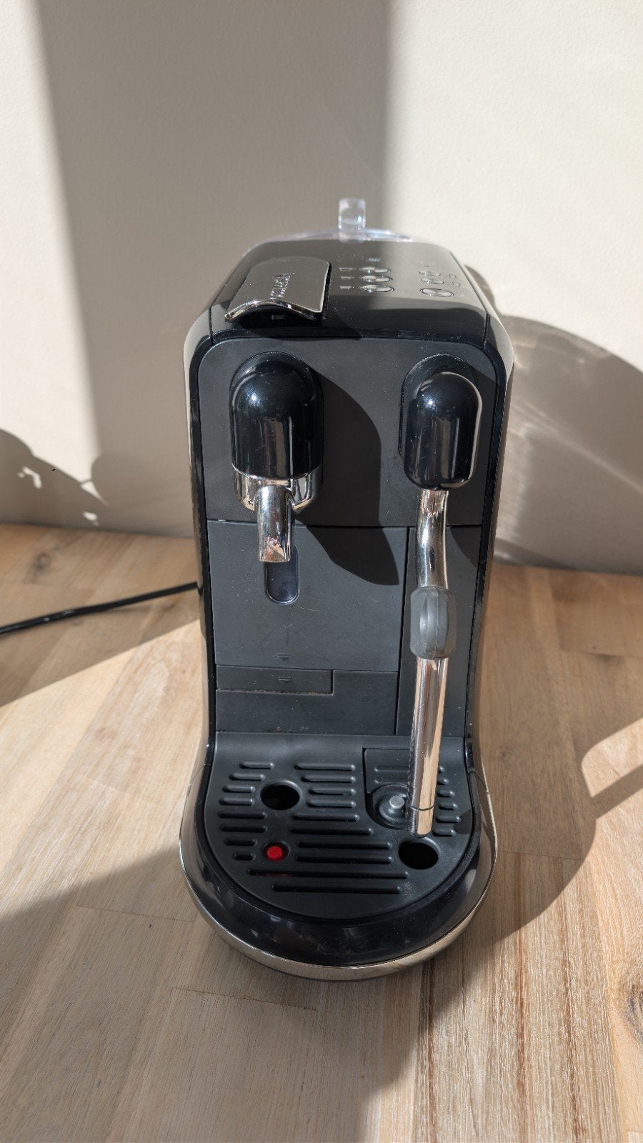 Nespresso Lattissima One - Zwart - Koffiecupmachine, Witgoed en Apparatuur, Espresso apparaat, Ophalen of Verzenden, Zo goed als nieuw